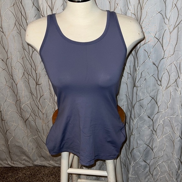 🛍️Small workout tank. - Picture 1 of 4